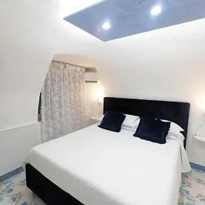 https://domus-myosotis.hotels-amalfi.com